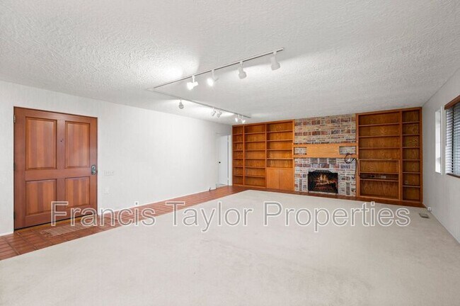 Building Photo - 2250 Vista Grande Dr