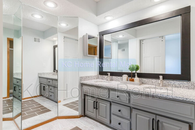 Foto del edificio - 6367 Hilltop St