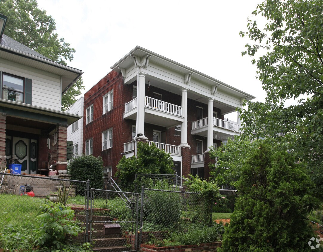 Foto principal - 2820 Harrison St