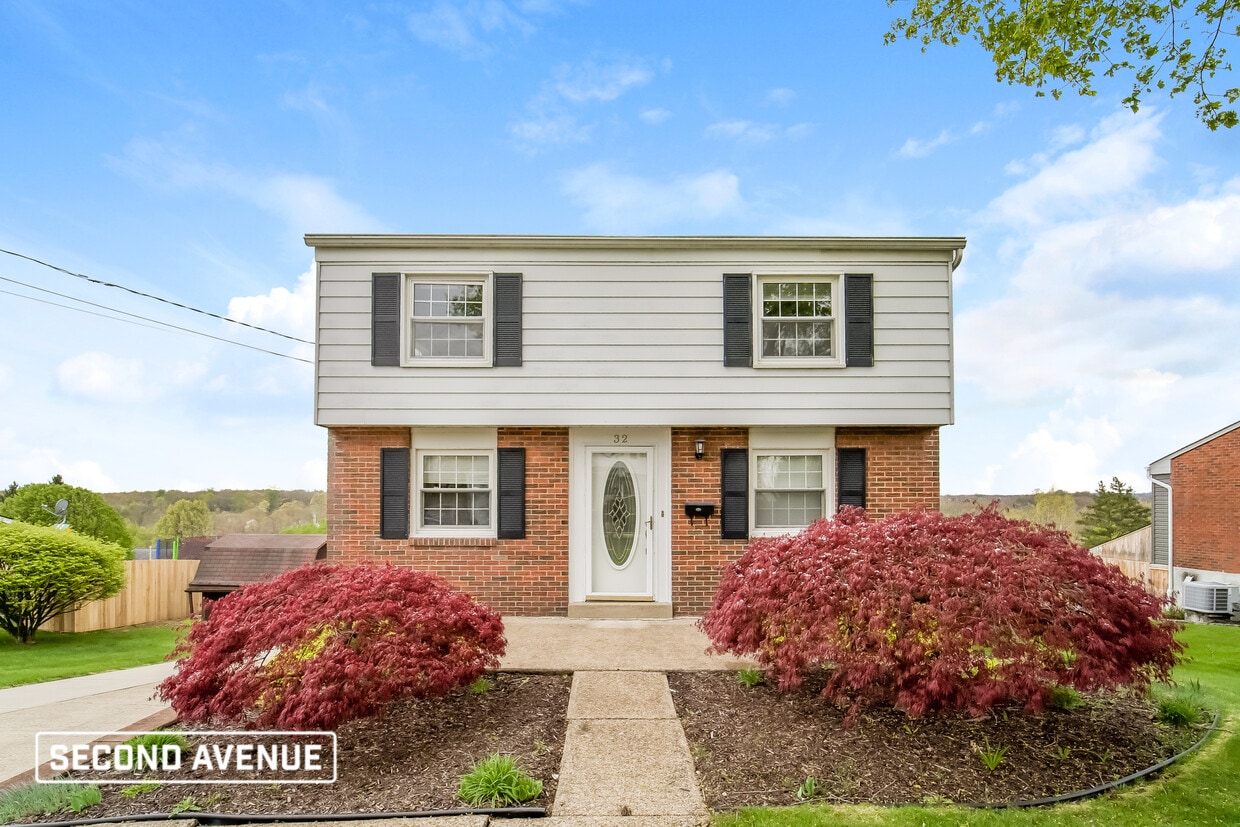 32 S Rolling Hills Ave House Rental in Irwin, PA