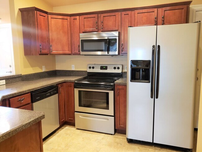 Foto del edificio - West-end 3 Bedroom Condo w/ Garage - End U...
