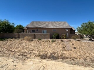 Lado sur - 6131 Arroyo Dr
