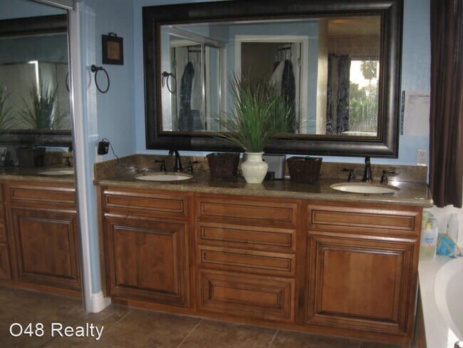 Foto del edificio - 5 br, 3.5 bath House - 993 S. Jacob St.