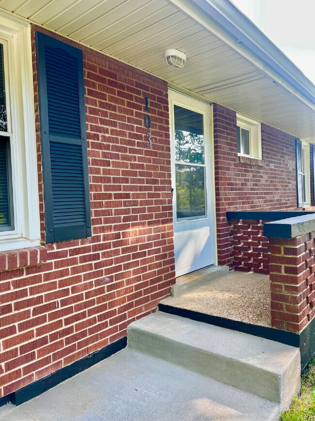 Building Photo - 103 Park Ln