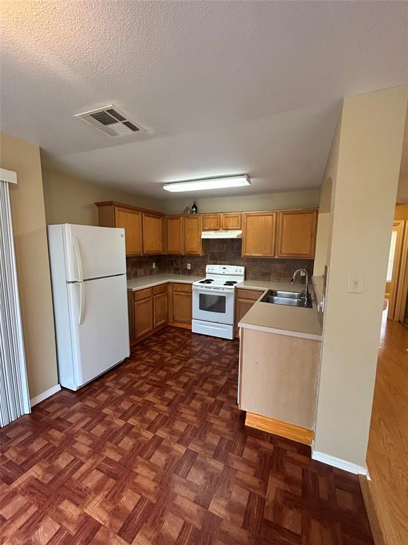 Foto del edificio - 1100 Willow Trail Ct