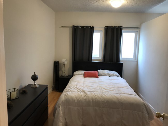 Estudio con cama tamaño queen - 4747 S Centinela Ave