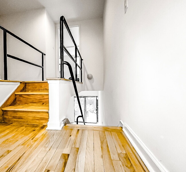 Photo - 201 E 12th St House