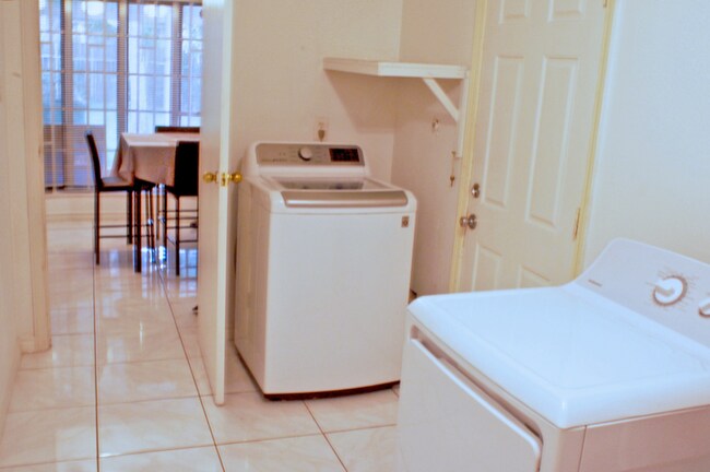 Foto del edificio - 15115 Old Creek Rd