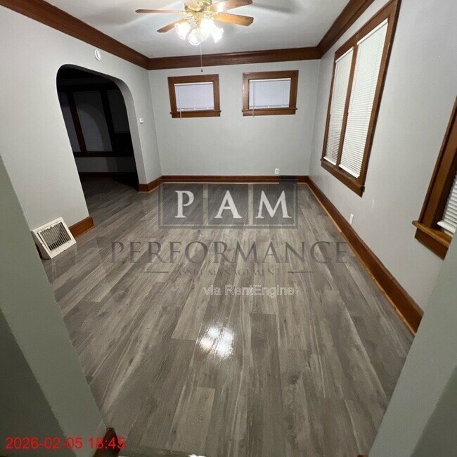 Foto del edificio - 1909 Thurston Ave