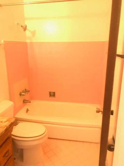 BATH ROOM - 5804 E 16th St