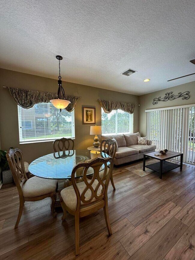 Foto del edificio - 8278 Mulligan Cir