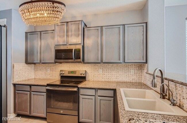 Foto del edificio - 4 br, 2 bath House - 36597 W Mallorca Aven...