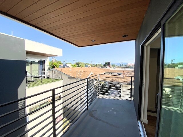 Foto principal - 5636 Woodman Ave