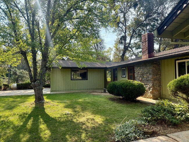 Building Photo - 10070 Garesio Ranch Rd