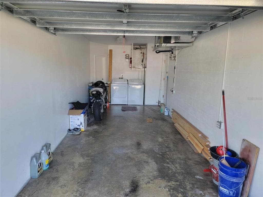 Building Photo - 2131 W Bay Dr