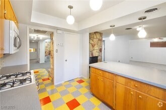 Building Photo - 1608 Houssels Ave