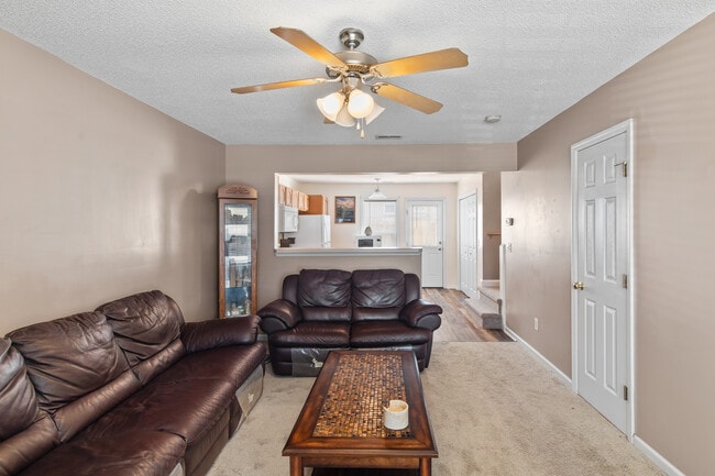 Building Photo - 207 Palace Cir