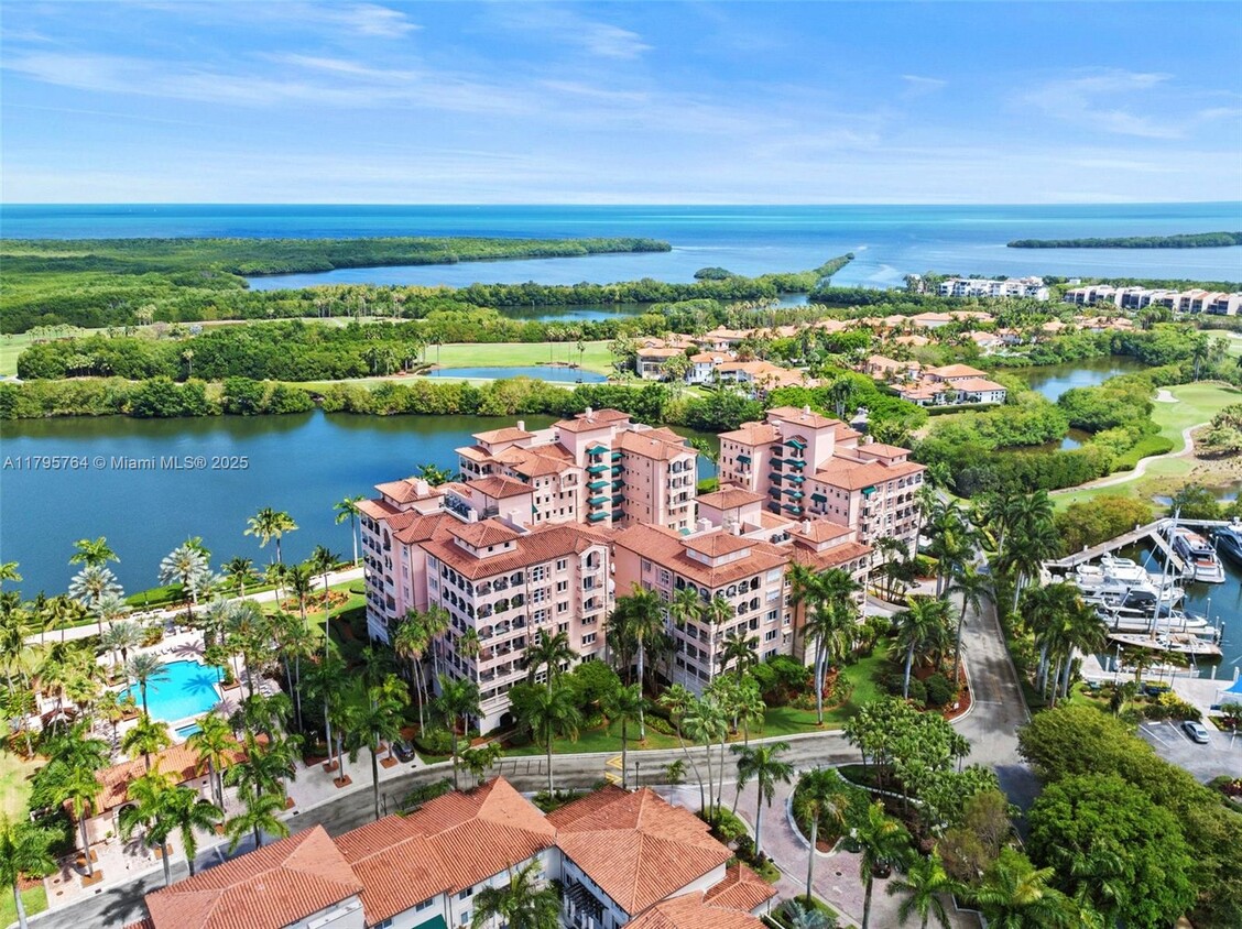 Foto principal - 13643 Deering Bay Dr
