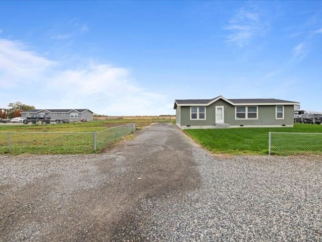 Building Photo - 447 Harrison Rd