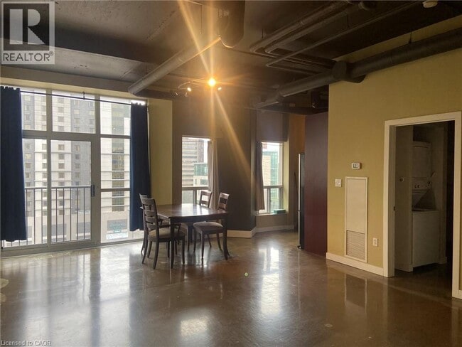 Building Photo - 66 Bay St S
