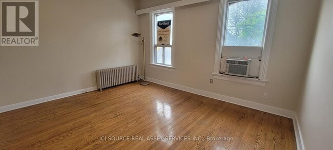 Building Photo - 360 Gerrard St E