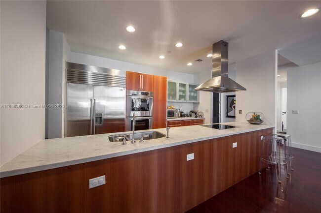 Building Photo - 201 Aqua Ave