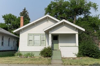 Building Photo - 121 N Tracy Ave