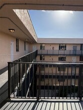 Building Photo - 2830 Somerset Dr