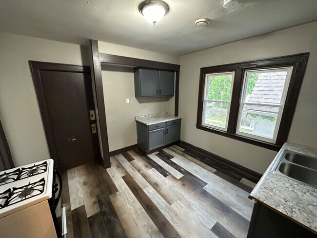 Foto del edificio - 2162-2164 N 41st St. (Duplex)
