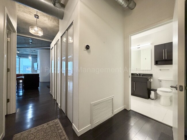 Building Photo - 2BR/2BA Skylofts Condo with Balcony & Garage Parking