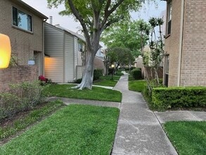 Building Photo - 1970 Augusta Dr