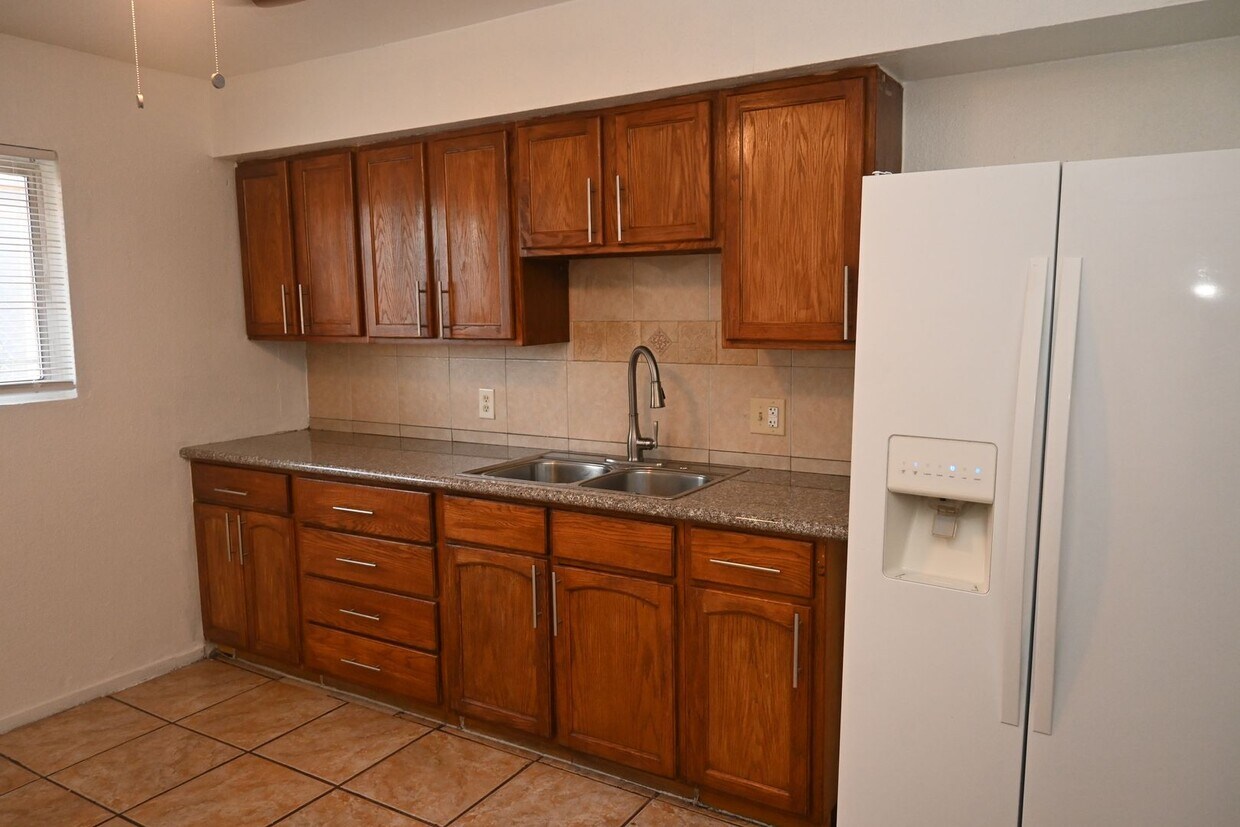 Primary Photo - 2 Bedroom Apartment - Downtown Las Vegas -...