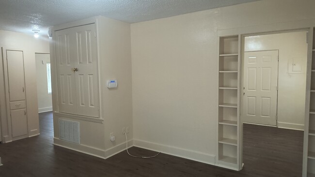 Building Photo - 2106 W 23rd Ave