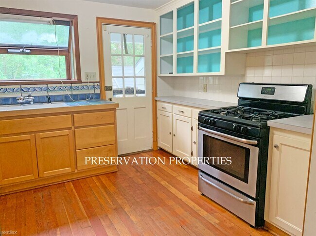 Building Photo - 2 br, 1.5 bath House - 12 Hemlock Rd