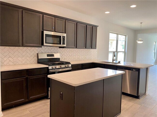 Building Photo - 809 Falkland Trace
