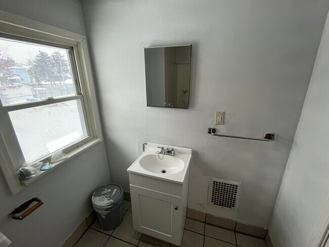 Foto del edificio - 769 Sherman Ave Ave