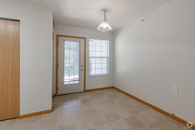 2BR, 1BA - 1,012SF - Dining Room - Village Glen Apartments