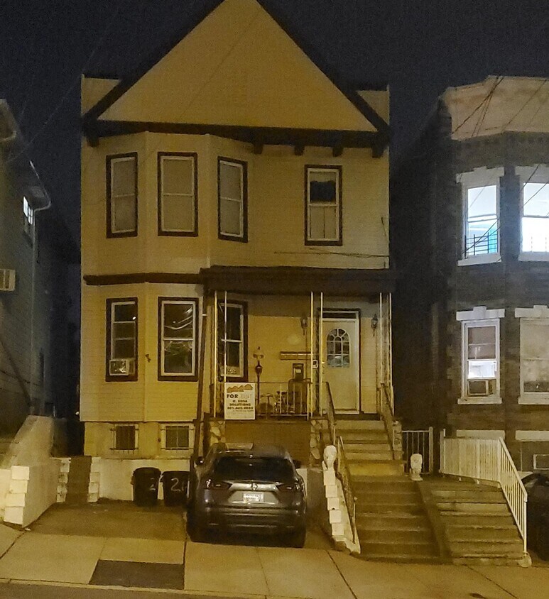 Foto principal - 215 Manhattan Ave