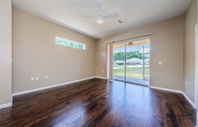 Building Photo - Beautiful town house in Trinity