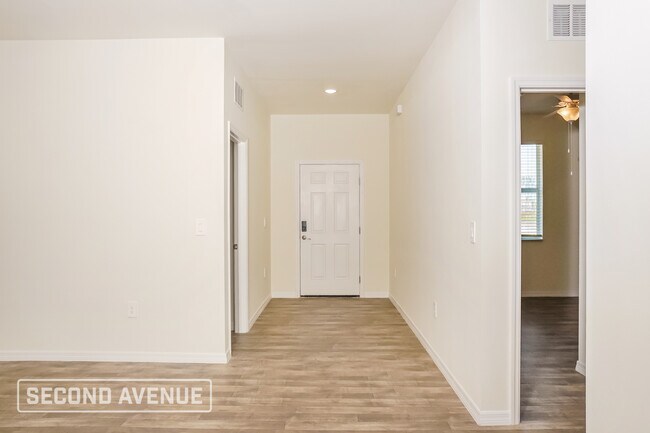 Building Photo - 1004 S Lassonde St