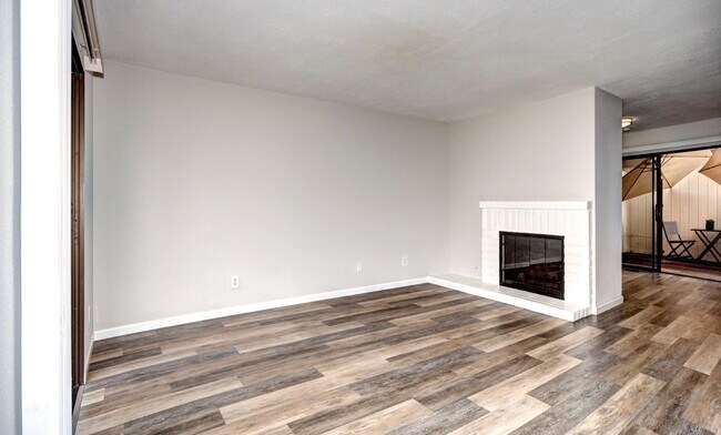 Foto del edificio - 16130 Loretta Ln