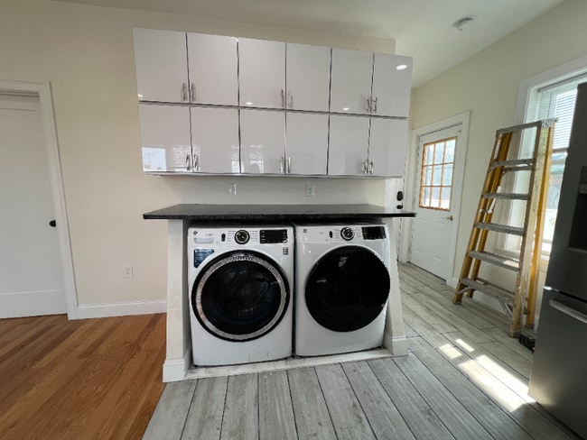 Building Photo - 132 Buttonwood St