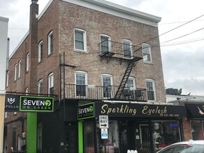 Building Photo - 7 Green St