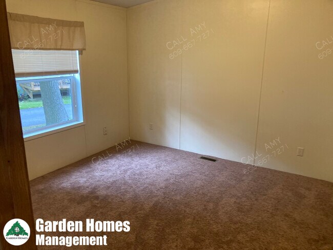 Building Photo - 46 Fir Ln