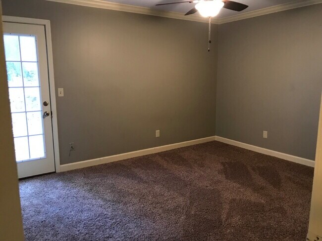 Foto del edificio - "Charming 3-Bedroom Retreat with 2 Full Baths in Jonesboro – 1625 Sq Ft of Comfort!"