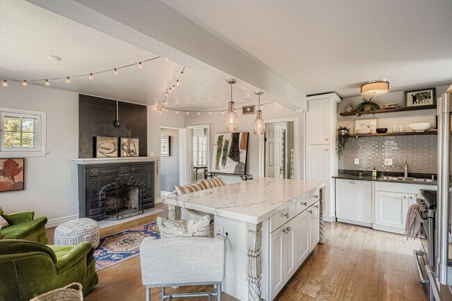 Building Photo - LOCATION LOCATION!! Updated 1925 Tudor-sty...