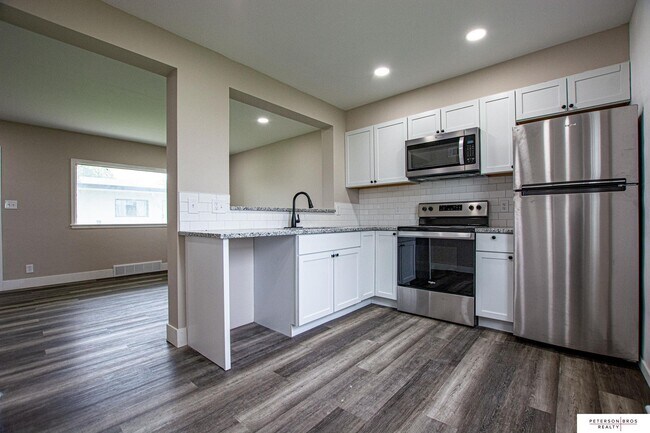 Building Photo - 3309 S 32nd Ave