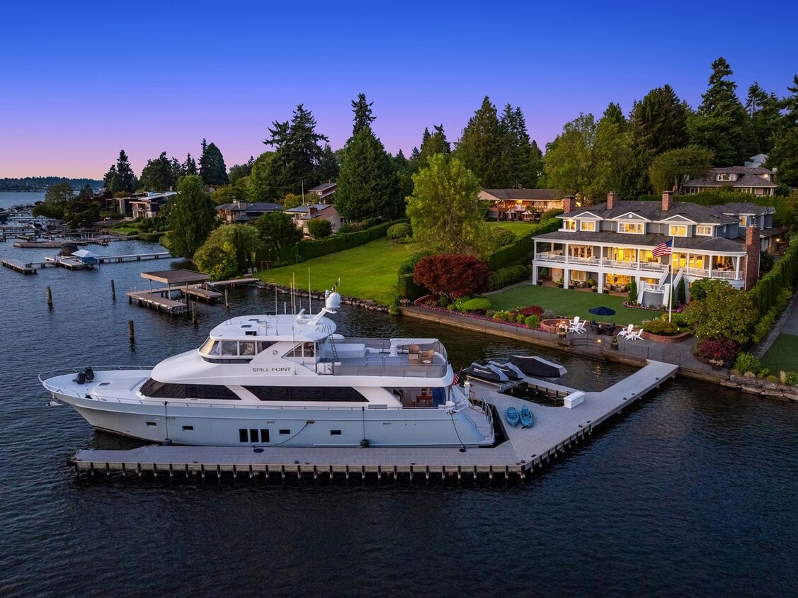 Primary Photo - 5bd/5.5ba Yarrow Point Home