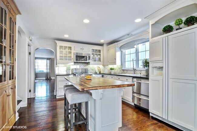 Building Photo - 518 Prairie Ave