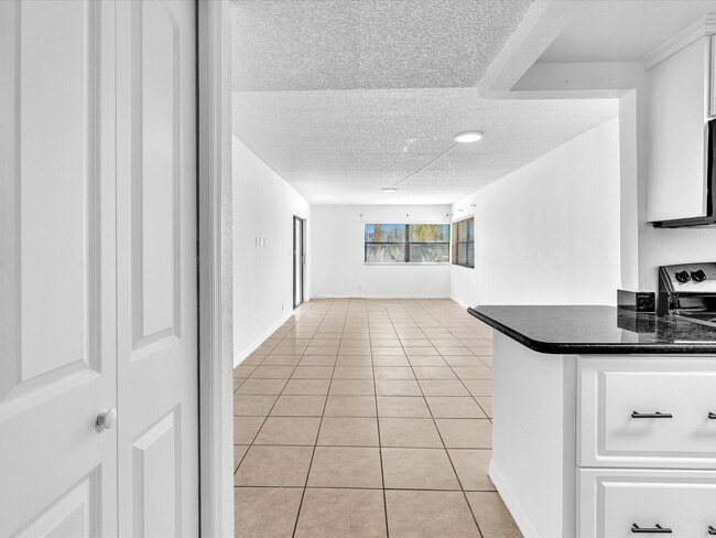 Foto del edificio - 220 Lakeview Dr